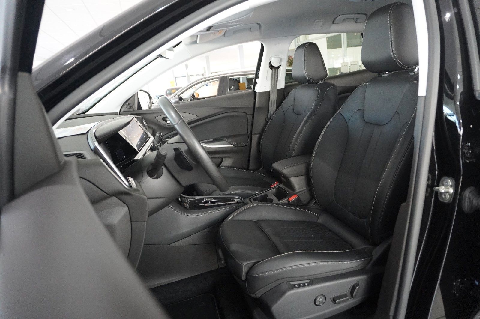Fahrzeugabbildung Opel Grandland (X) 1.6T GSe HYBRID 4X4 NAVI/LED/SPORT