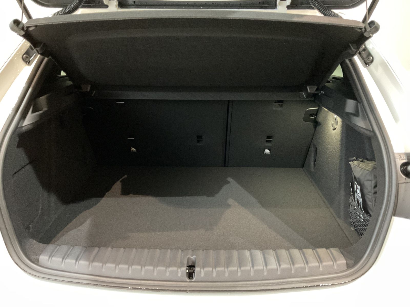 Fahrzeugabbildung BMW 120 Komfortzugang, AHK, 19" M LMR M Sportpaket