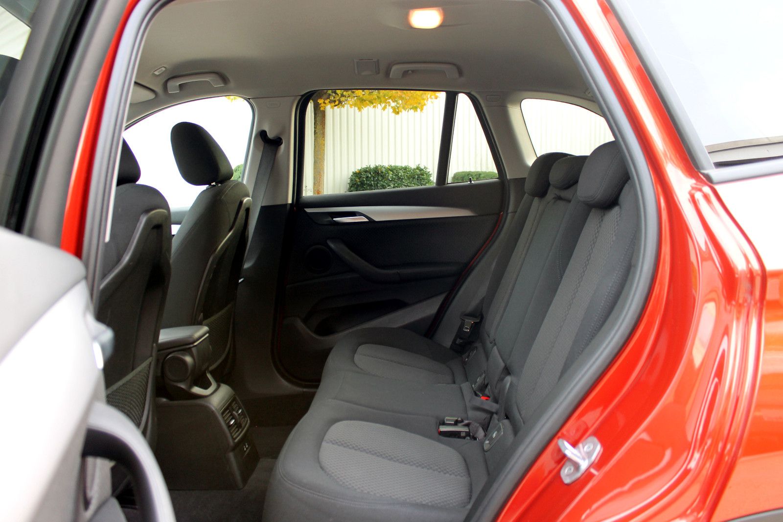 Fahrzeugabbildung BMW X1 sDrive 20i Steptr. Advantage KAM PDC SHZ TEMP