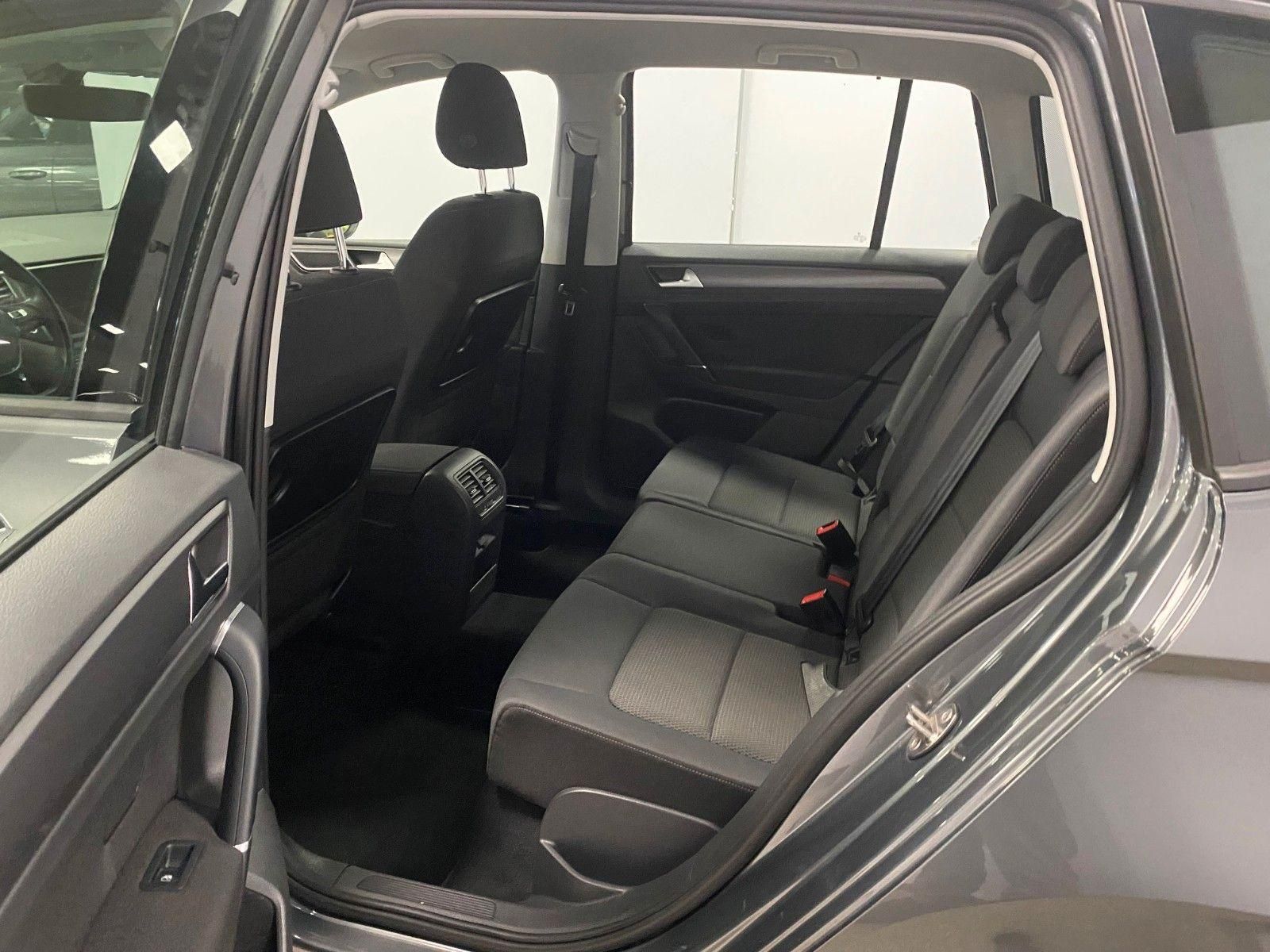 Fahrzeugabbildung Volkswagen Golf Sportsvan 1.5 TSI ACT Comfortline+DSG+ACC+
