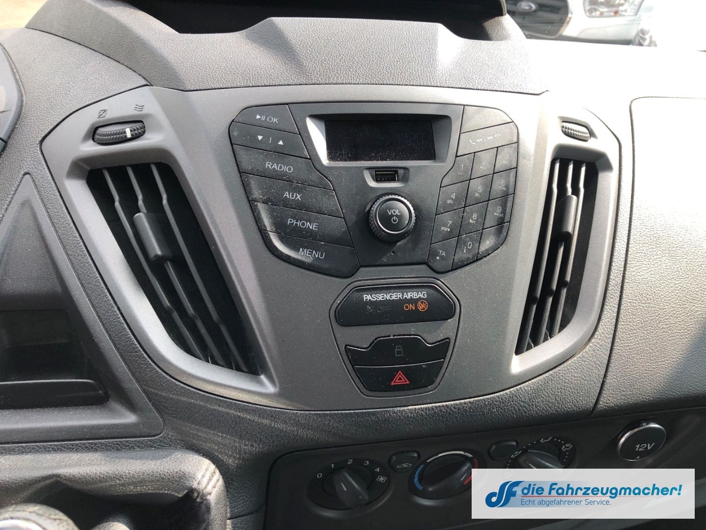 Fahrzeugabbildung Ford Transit Custom Kombi 300 L1 2.2 TDCi *8463