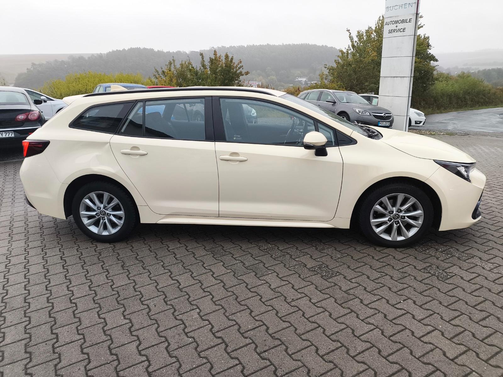 Toyota Corolla Touring Sports 1.8 VVT i-Hybrid Business