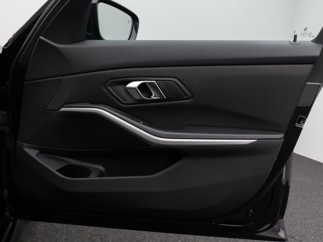 BMW 330, 2022 — 34