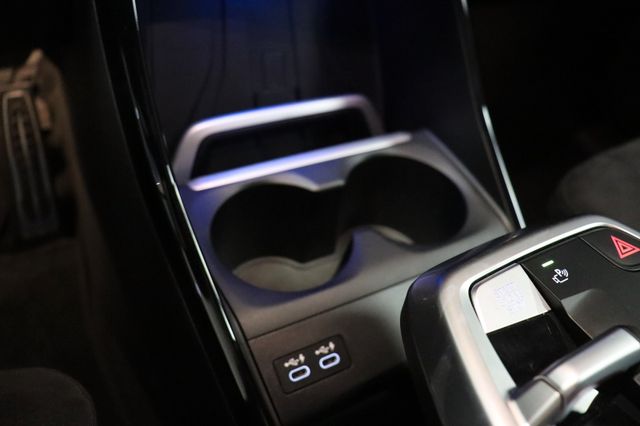 Fahrzeugabbildung BMW 218d Active Tourer M Sportpaket|1HAND|WIDESCREEN