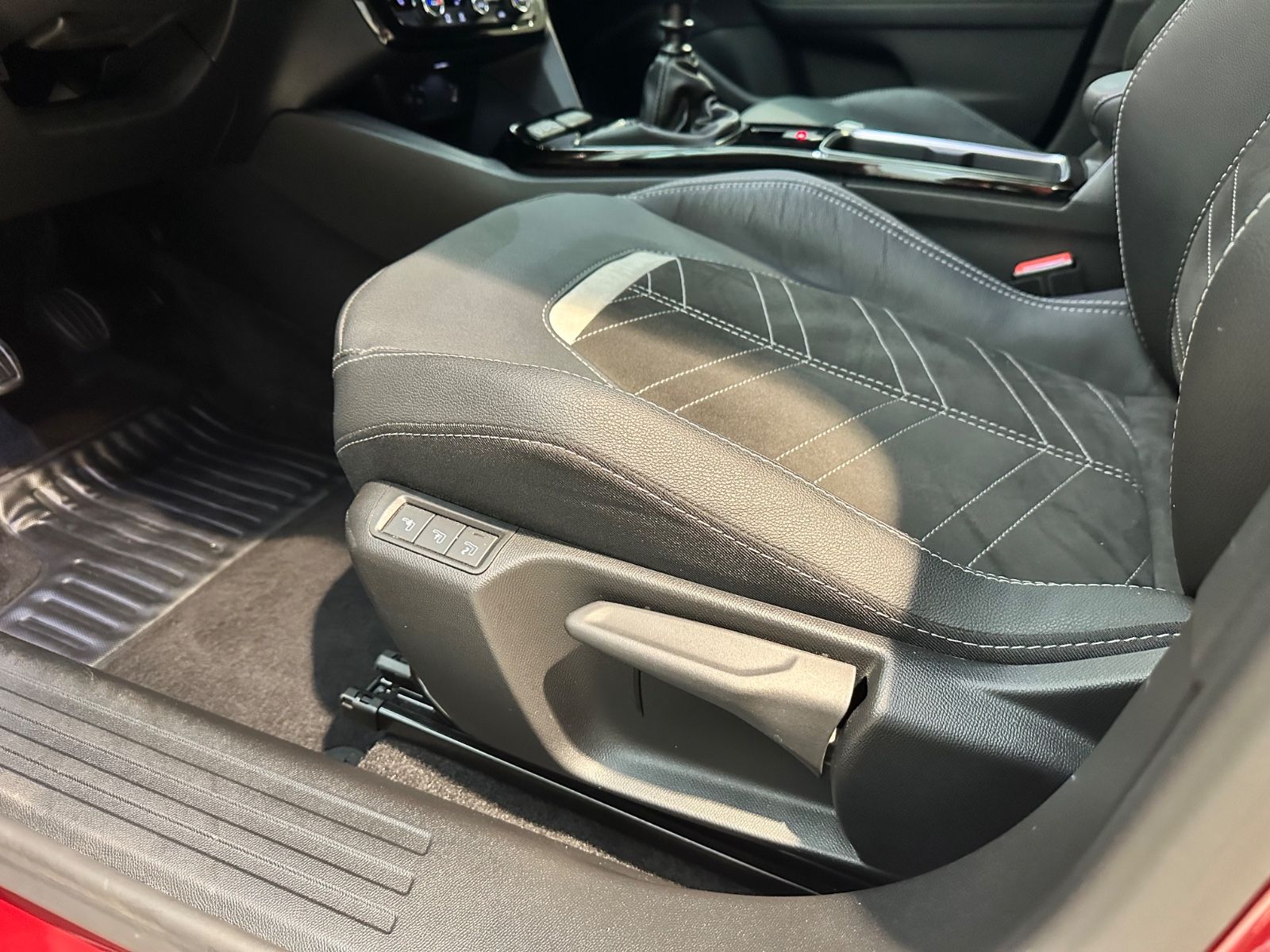 Fahrzeugabbildung Opel Mokka Ultimate 1.2T,Navi,Kamera,Sitzhz,Allw