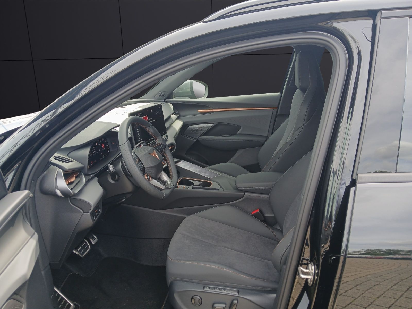 Fahrzeugabbildung CUPRA Terramar 1.5 e-Hybrid MATRIX Sennheiser