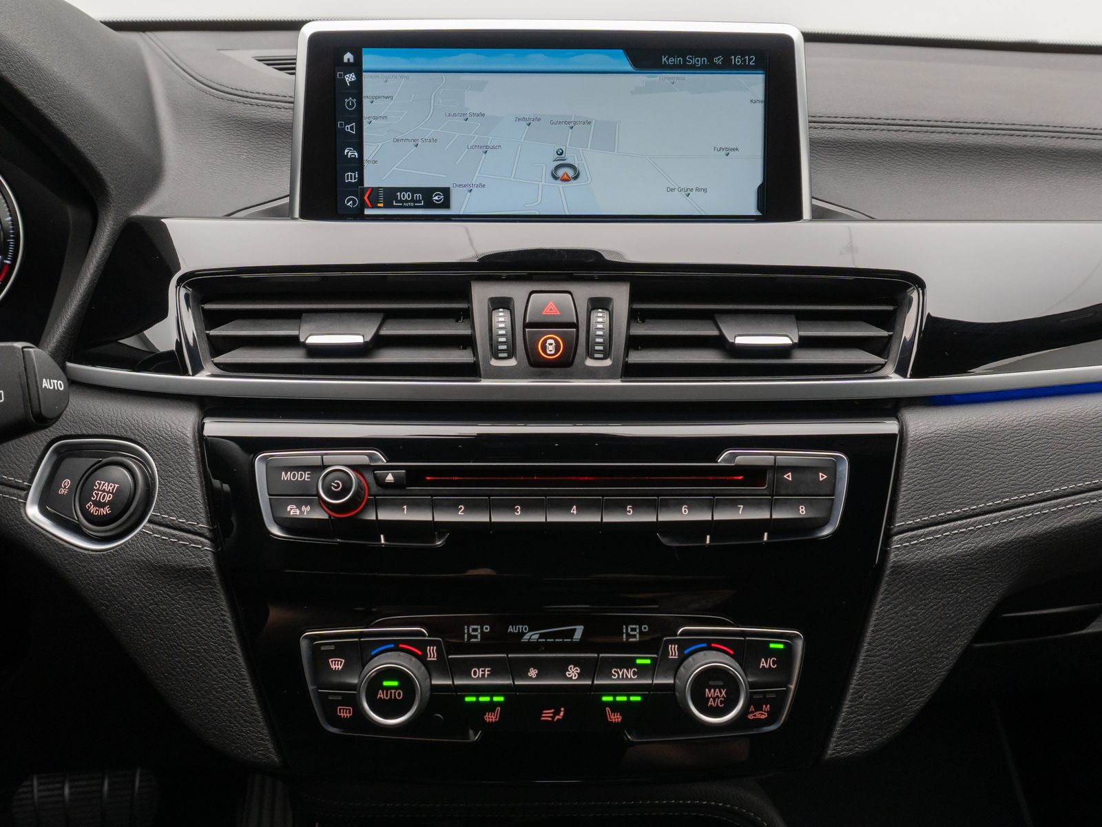 Fahrzeugabbildung BMW X2 sD18i  Kamera DAB AHK Navi HiFi Sportsitz 18"