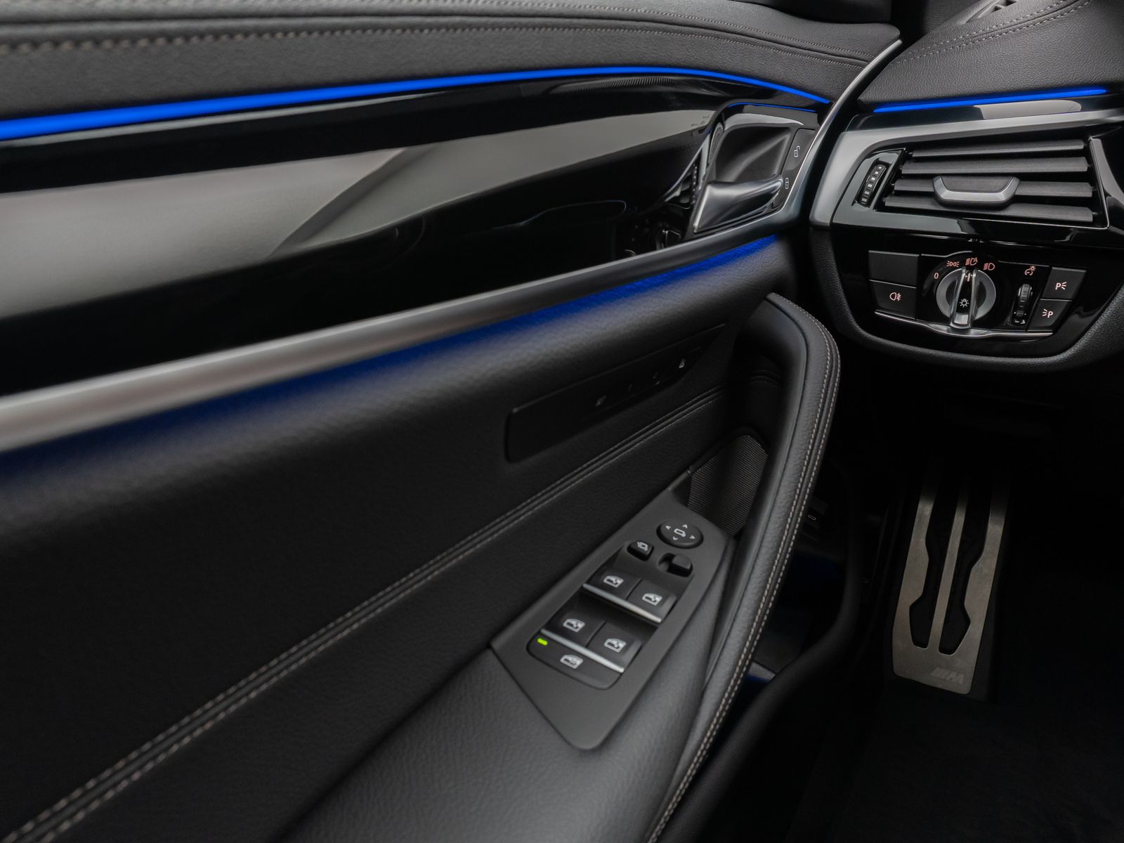 Fahrzeugabbildung BMW 540d xD M Sport Panoram Kamera Laser HUD H/K 19"