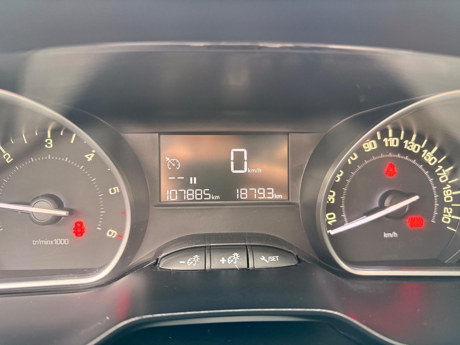 Peugeot 2008 Style Navi PDC Klima