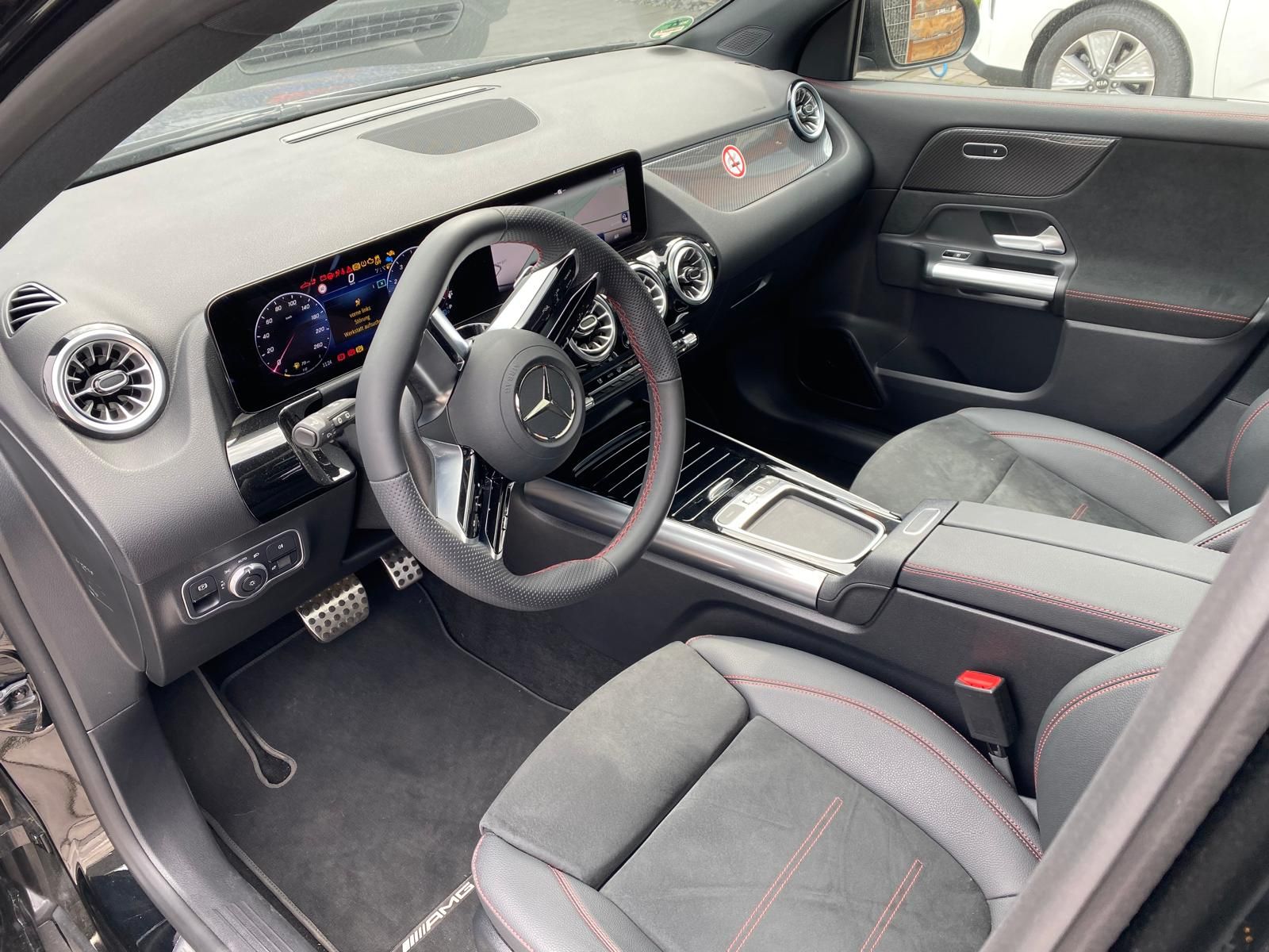 Fahrzeugabbildung Mercedes-Benz GLA 200 AMG/Pano/DIS/360/AHK/M-BEAM/