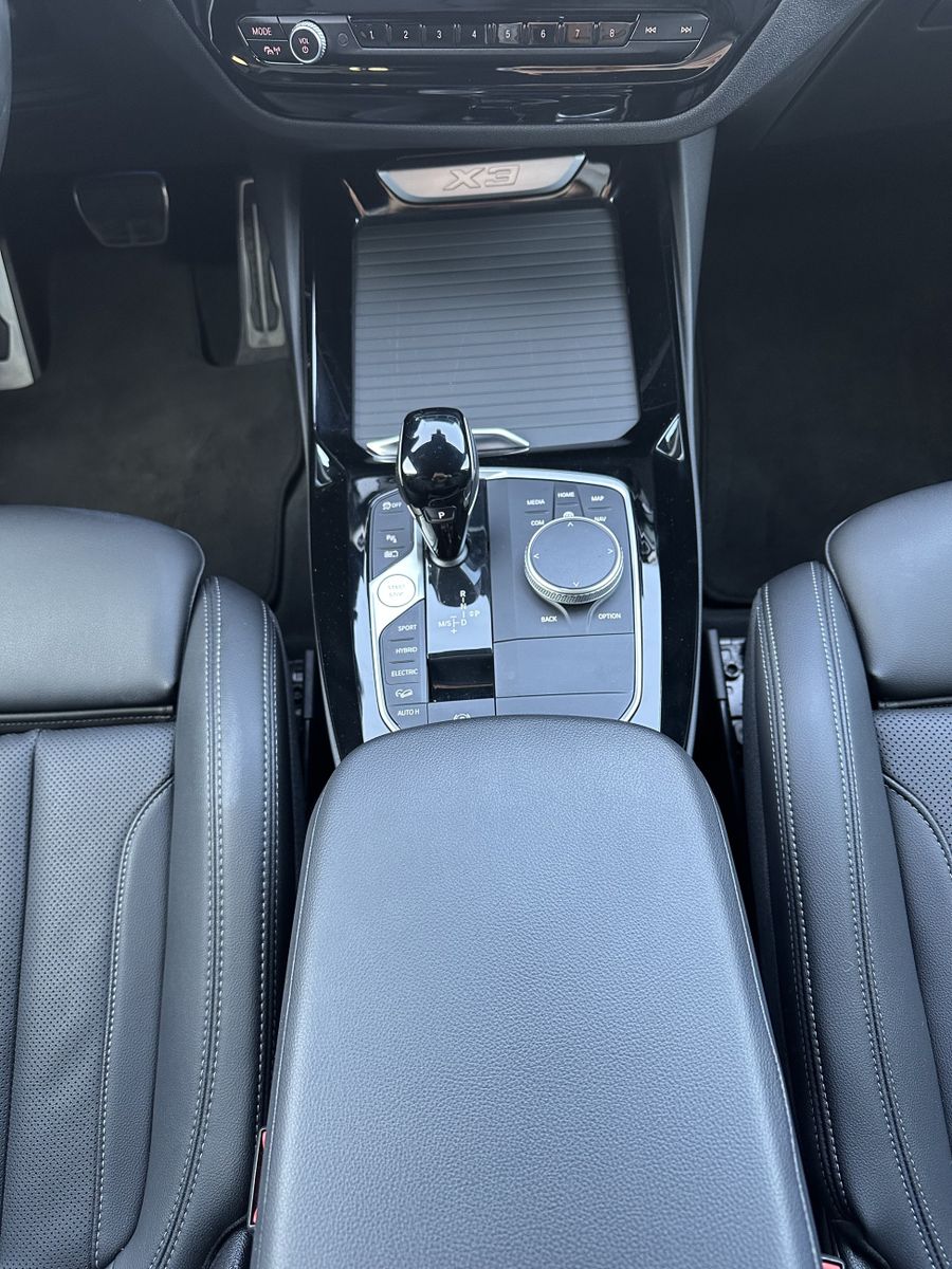 Fahrzeugabbildung BMW X3 xDrive30e M-Sport NAV+LED+AHK+H&K+KAMERA+19ZO