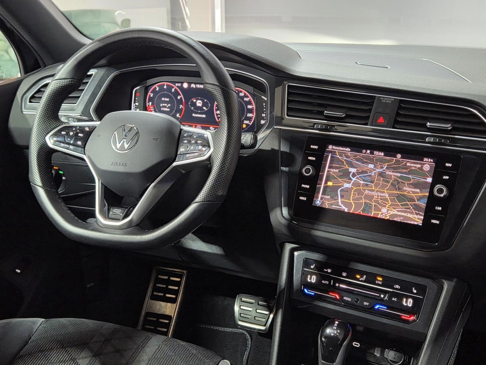 Volkswagen Tiguan 1.5 TSI DSG R-Line*BLACK*LED*NAVI*KAMERA foto 12