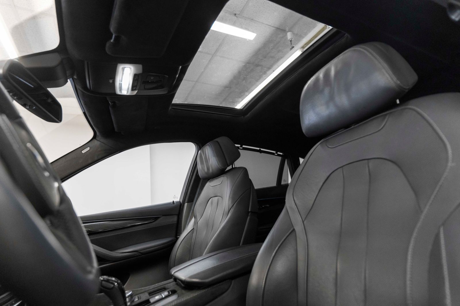 Fahrzeugabbildung BMW X6 xDrive50i M-SPORTPAKET 360° H&K ACC HUD TOTW