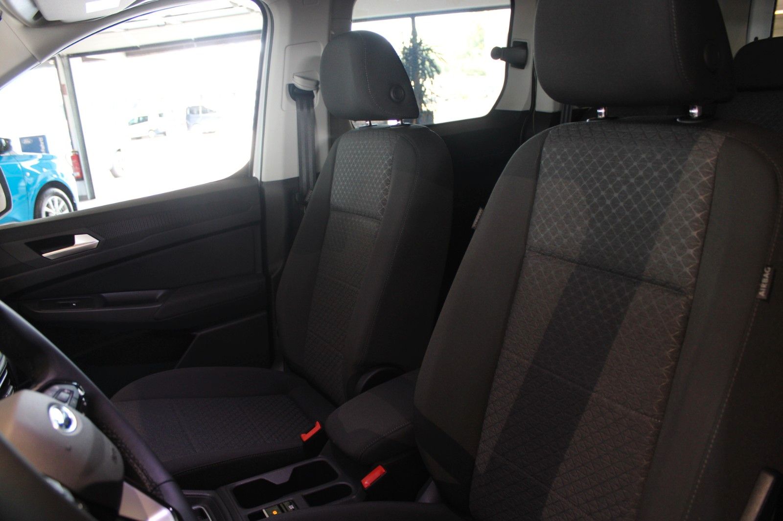 Fahrzeugabbildung Ford Tourneo Connect PHEV Titanium LED IAAC WinterP.