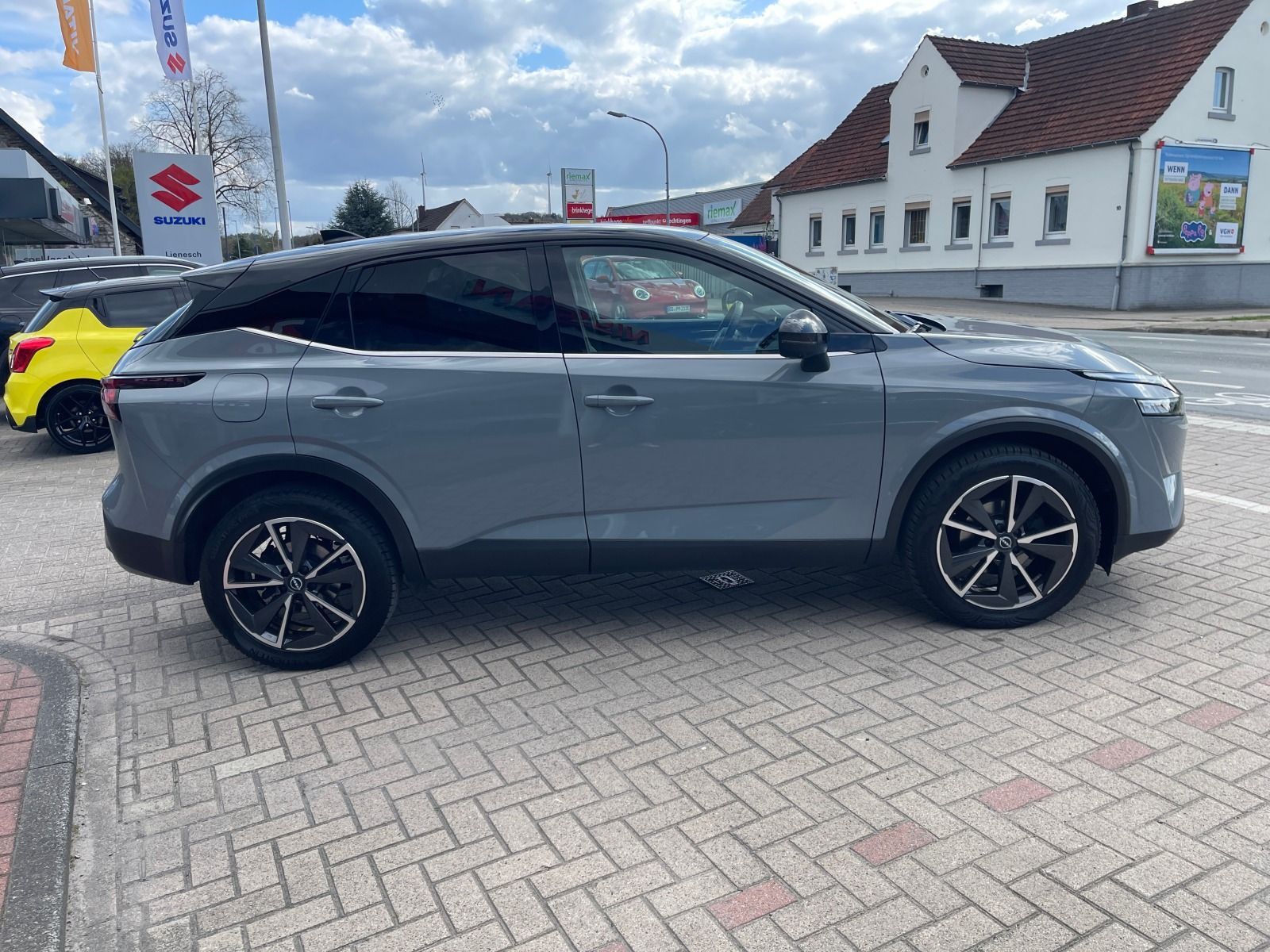 Fahrzeugabbildung Nissan Qashqai 1.3 DiG-T Tekna Automatik Navi Head Up A