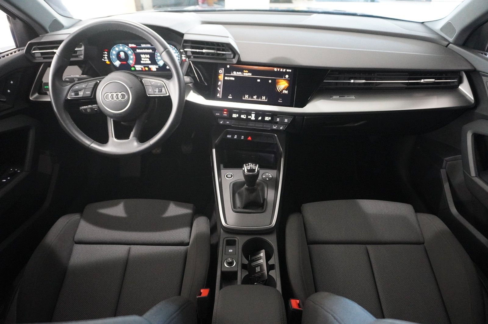 Fahrzeugabbildung Audi A3 Sportback 35 TFSI ADVANCED NAVI/LED/SPORT/DAB