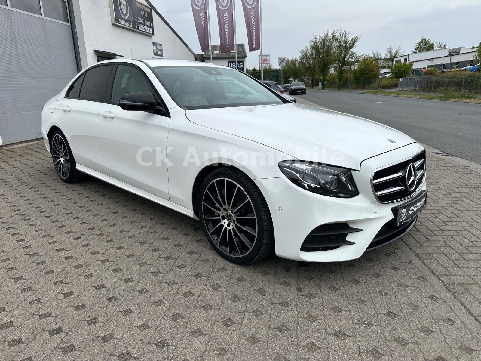 Fahrzeugabbildung Mercedes-Benz E 300 Lim. AMG-Line/Navi/Leder/Kamera/Burmester