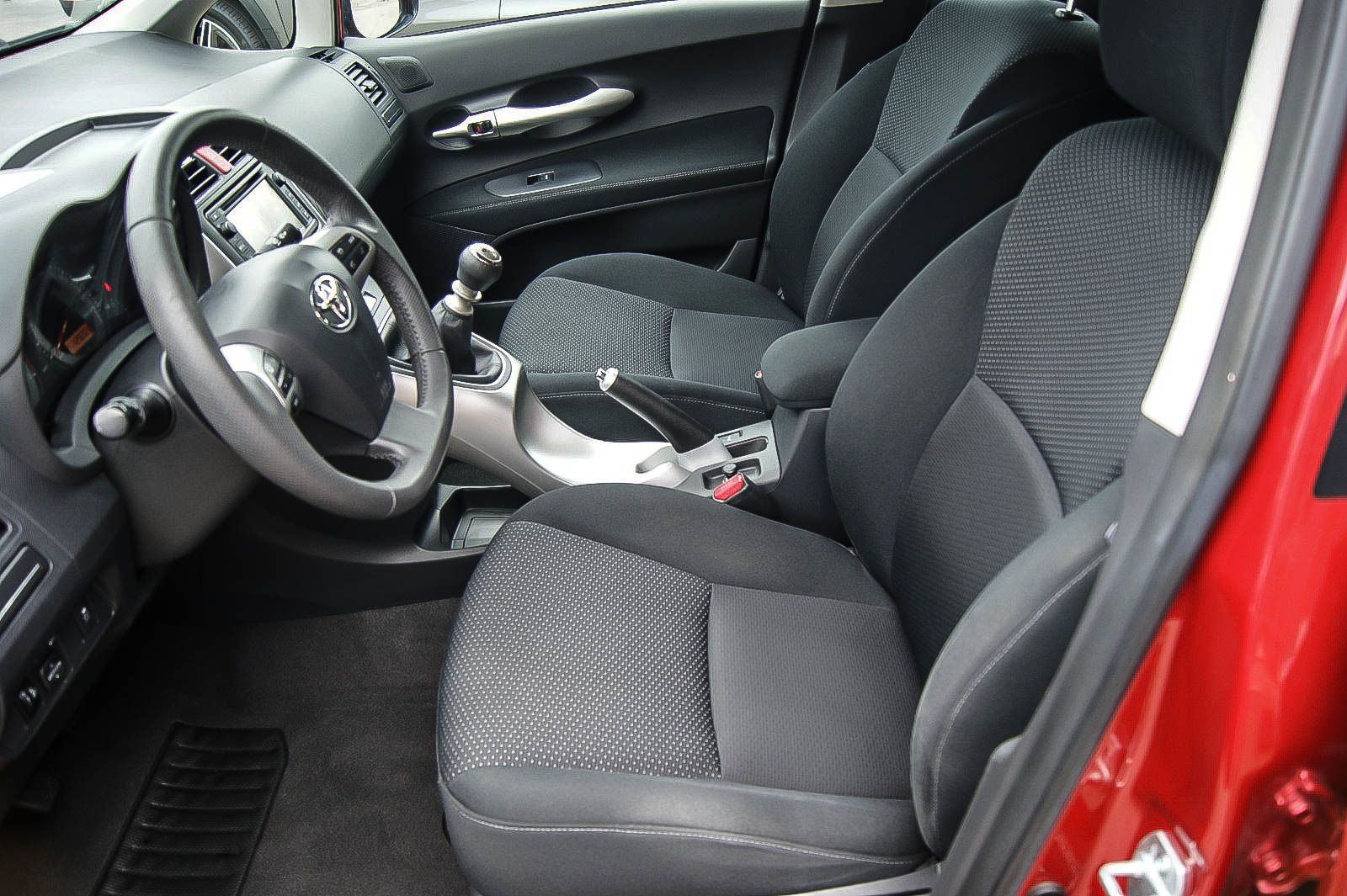 Fahrzeugabbildung Toyota Auris 1.6 Valvematic Travel NAVIGATION PDC 1HAND