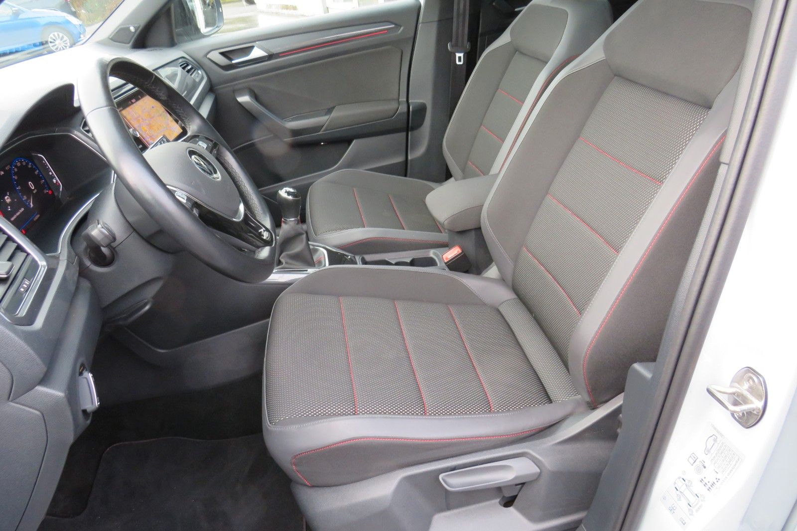 Fahrzeugabbildung Volkswagen T-Roc Sport R-LINE PANO 18`LED NAVI BEATS 1.HD