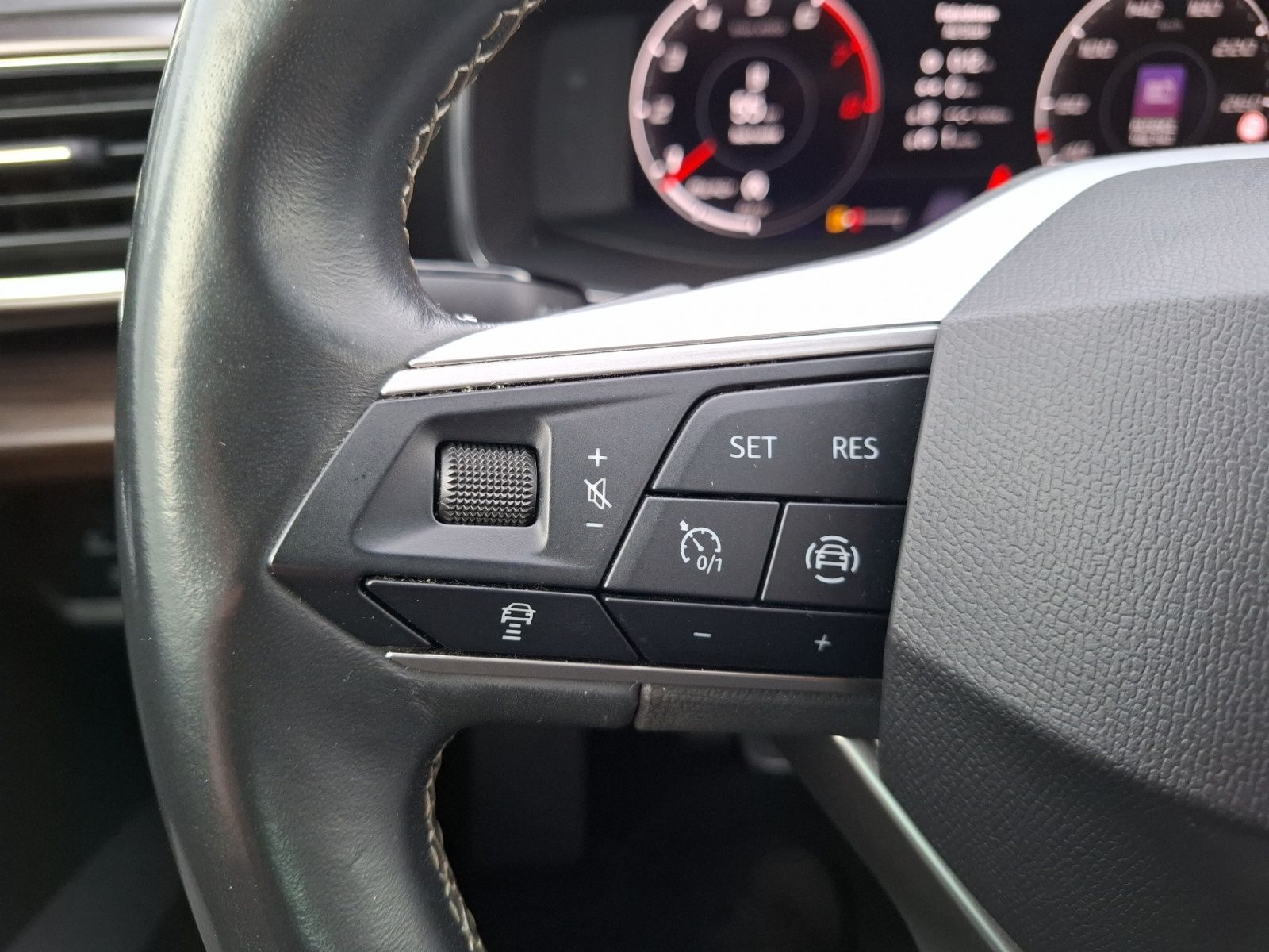 Fahrzeugabbildung SEAT Leon ST TSI Xcellence LED Navi ACC RFK SH