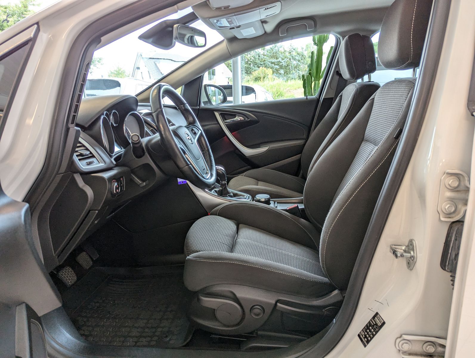 OPEL Astra 2.0 CDTI Innovation Navi Bi-Xenon Tempomat - Image 12