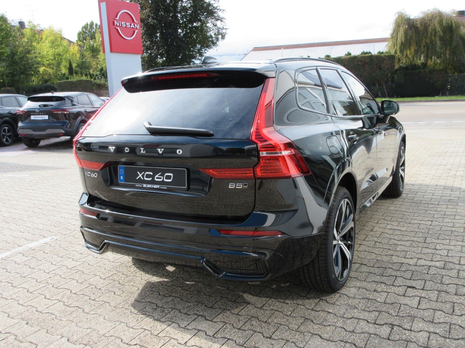 Fahrzeugabbildung Volvo XC 60 B5 Plus Dark AWD