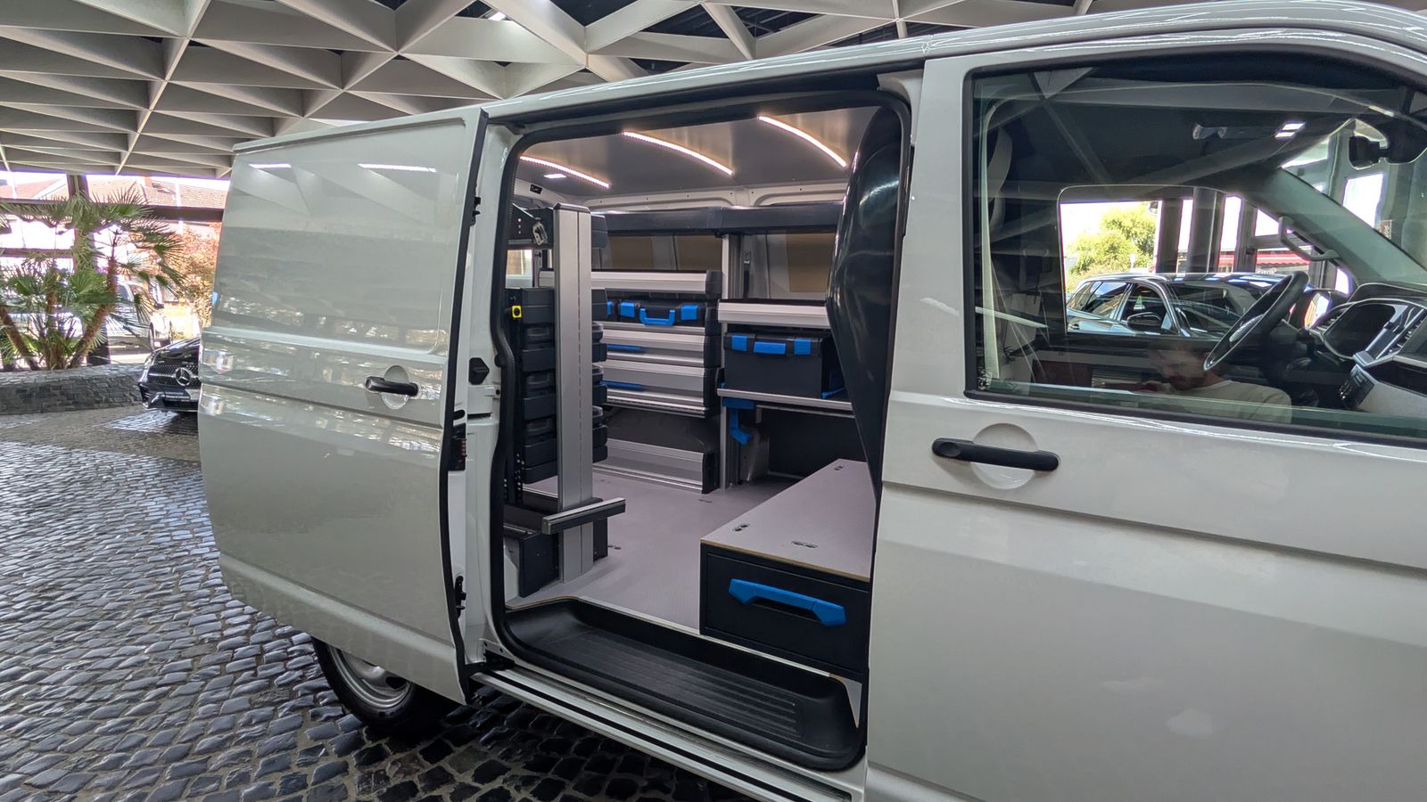 Fahrzeugabbildung Volkswagen T6 Transporter 6.1 LED*KAM*SHZ*SORTIMO-REGALE