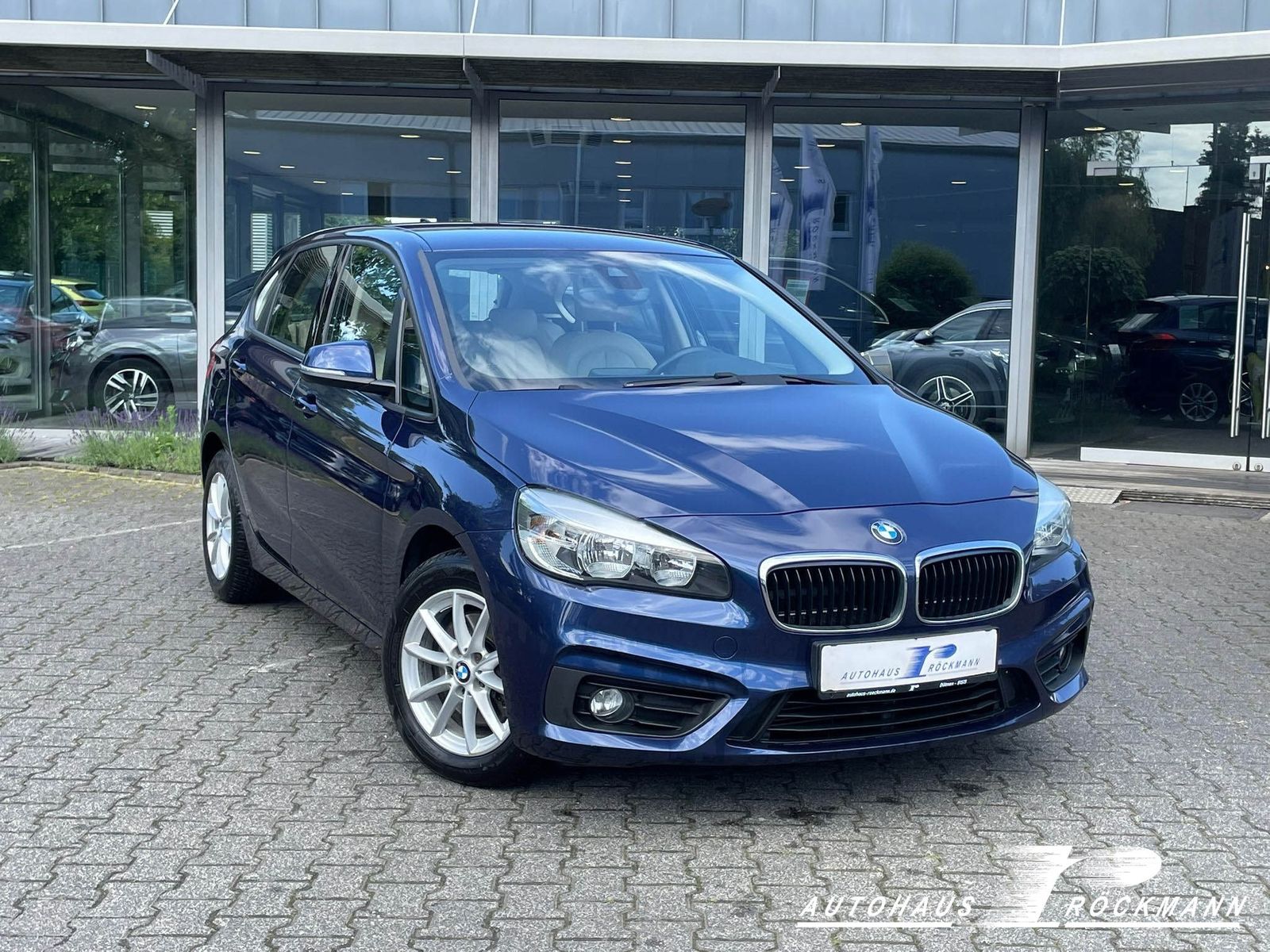 BMW 218i Active Tourer Navi M+S Leder