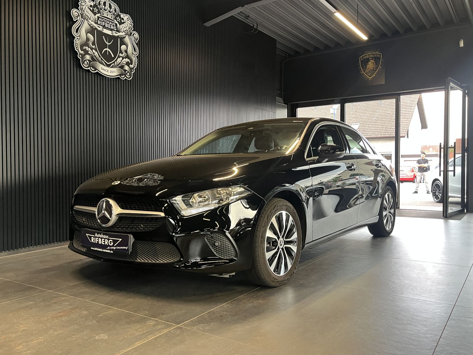 Mercedes-Benz A 250 e business 8G Progressive Limosine/Ambient