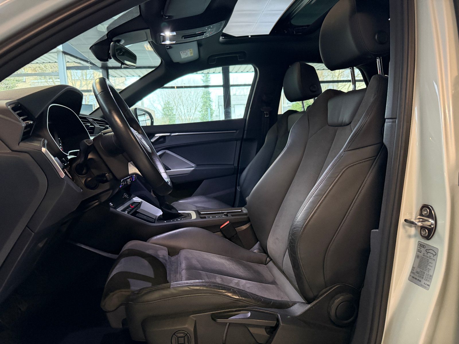 Fahrzeugabbildung Audi Q3 Sportback 45 TFSI quattro S line/PANORAMA/
