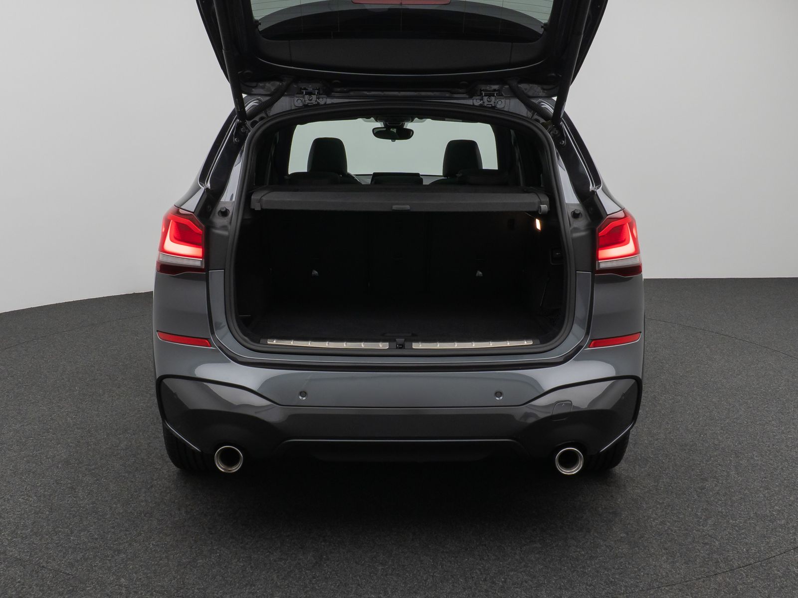 Fahrzeugabbildung BMW X1 xD20d M Sport ACC HUD DAB Panorama HiFi Leder