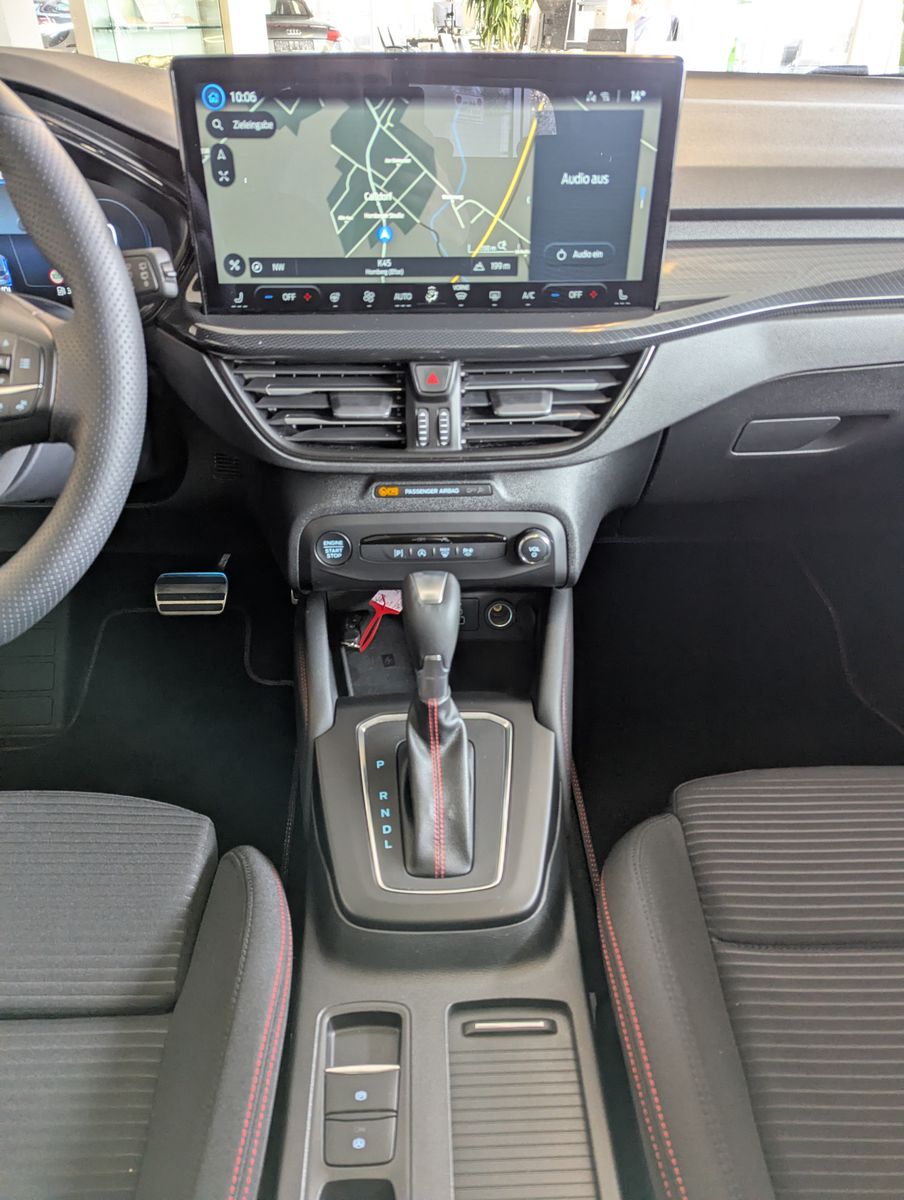 Fahrzeugabbildung Ford Focus 1.0 ST-Line X Styling Matrix B&amp;O Pano 18"