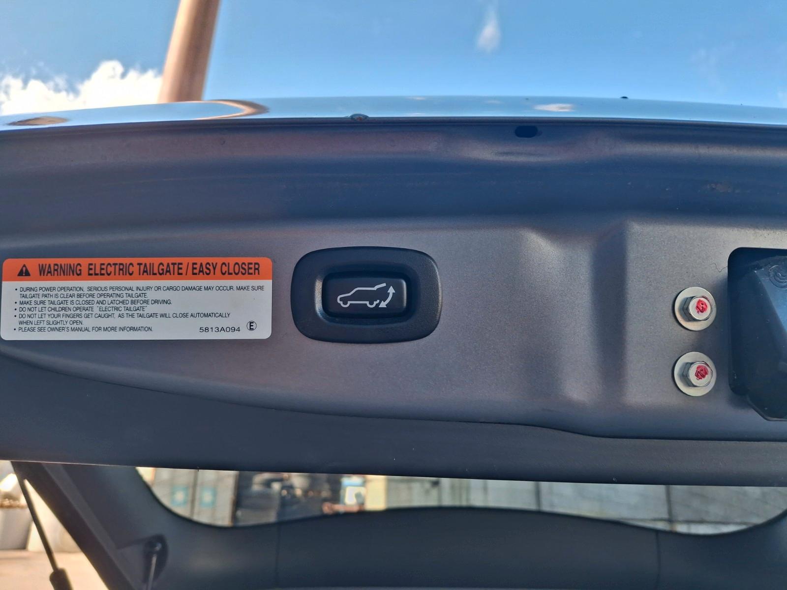 Mitsubishi Outlander Plus 4WD-Xenon-AHK-1 HAND