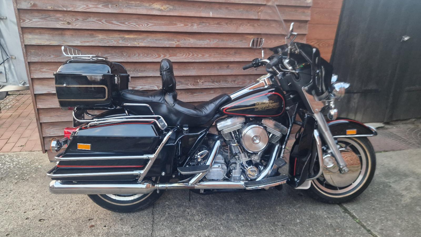 Harley-Davidson Electra Glide Sport FLHS   1. Hand