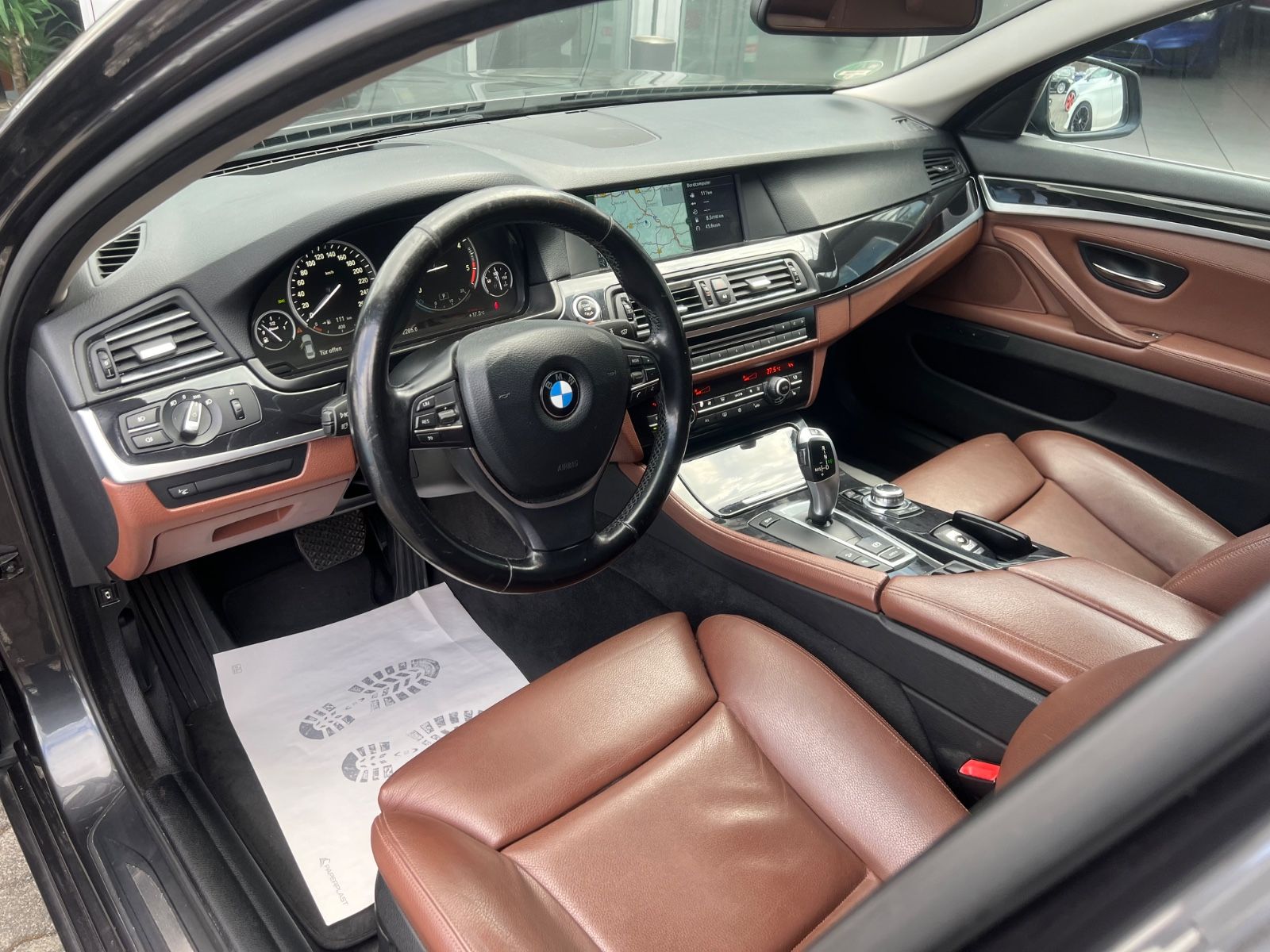 Fahrzeugabbildung BMW 530 d Lim. xDrive *HEAD-UP*LEDER-BRAUN*MEMORY*