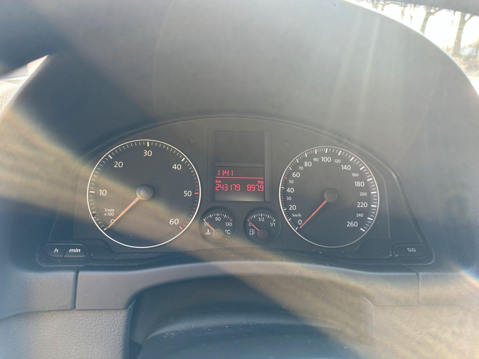 Volkswagen Golf 2005 — photo 8