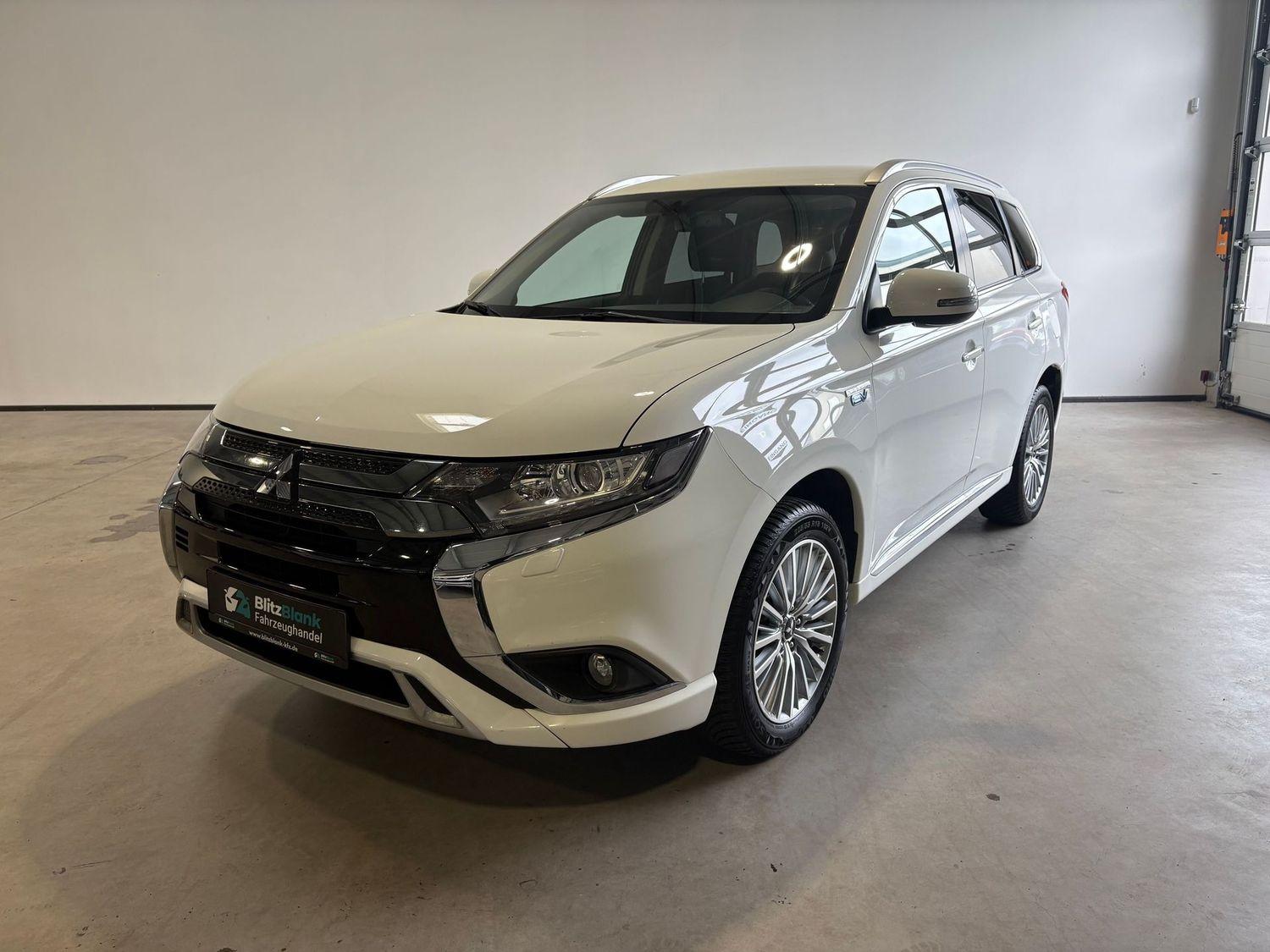 Mitsubishi Outlander PHEV  4WD KAMERA PDC NAVI