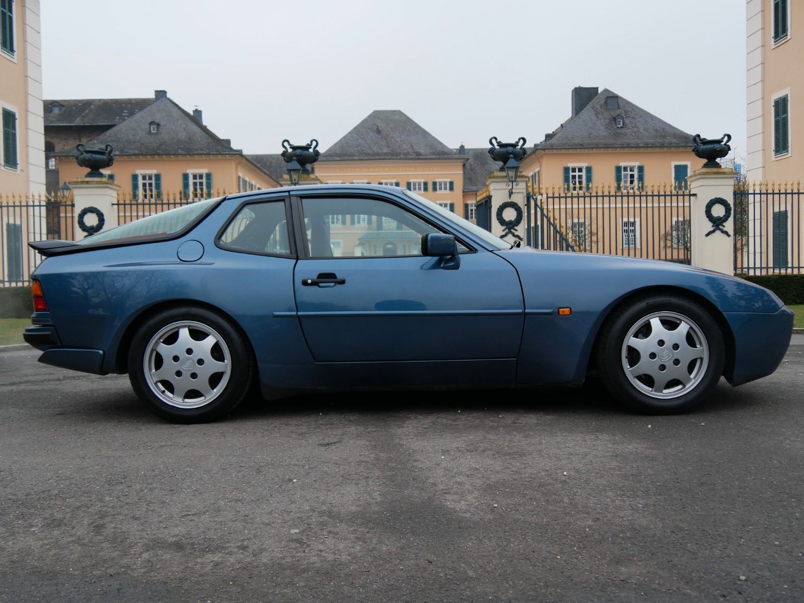 Fahrzeugabbildung Porsche 944 Turbo