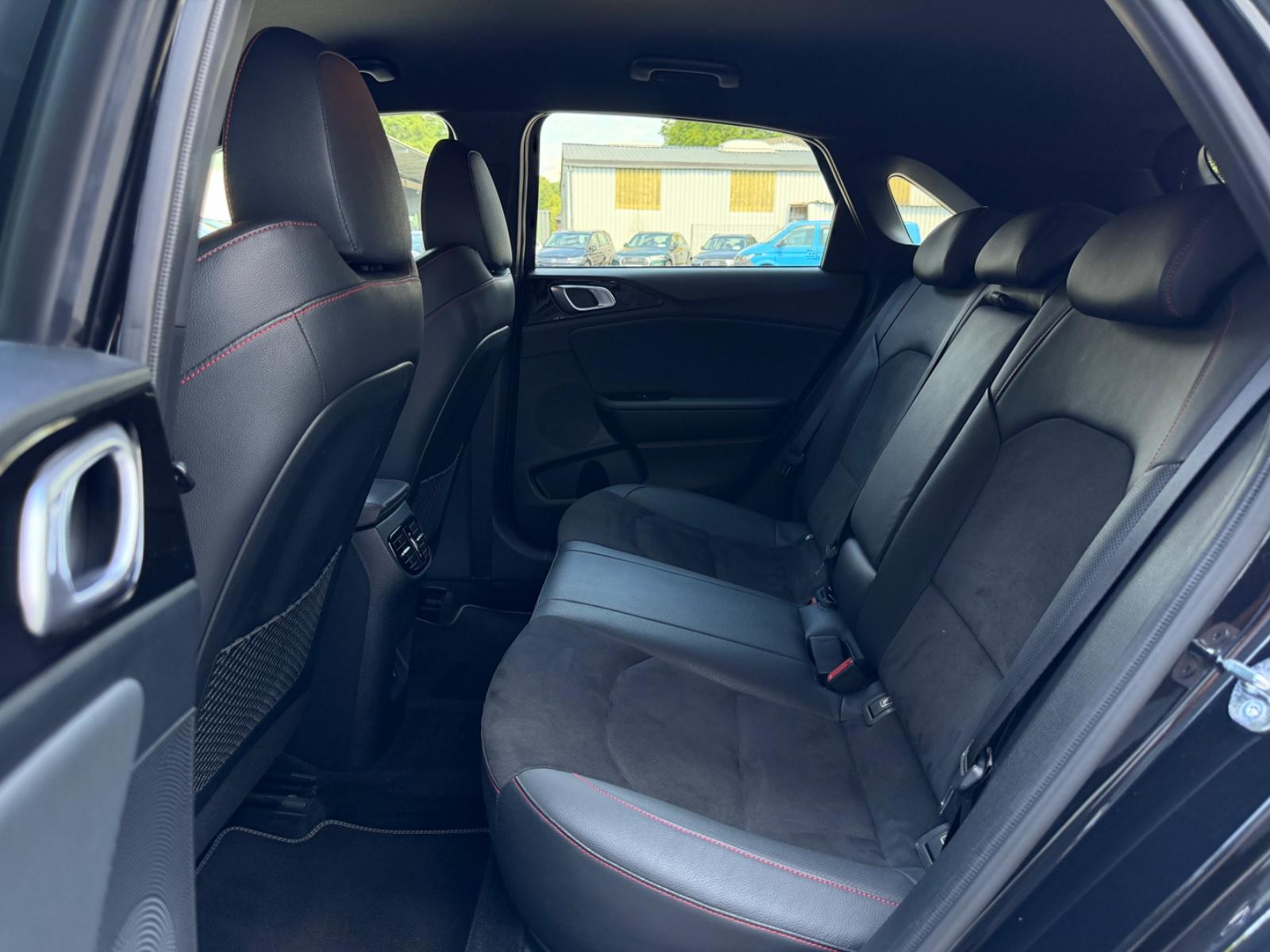 Kia Ceed GT/Automatik/LED/JBL/AHK/Alcantara/47700km
