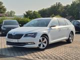 Skoda Superb 2.0 TDI DSG / AHK / Bi Xenon / Navi / ACC - Skoda Superb aus 2016 mit Diesel-Antrieb: Kombi, 2.0