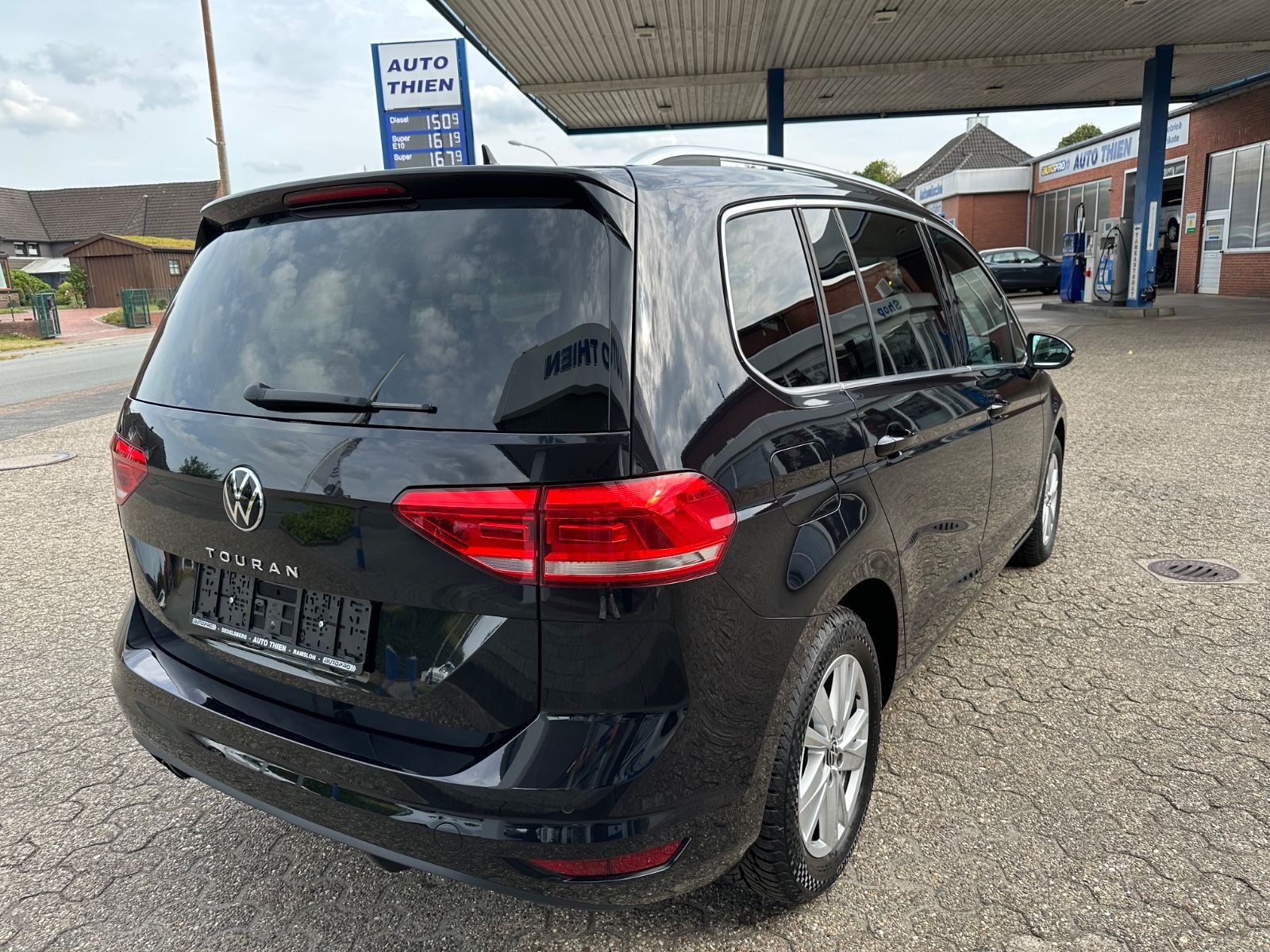 Fahrzeugabbildung Volkswagen Touran 2.0 TDI Highline DSG ACC/LED/Navi