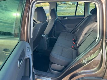 Volkswagen Tiguan - 12