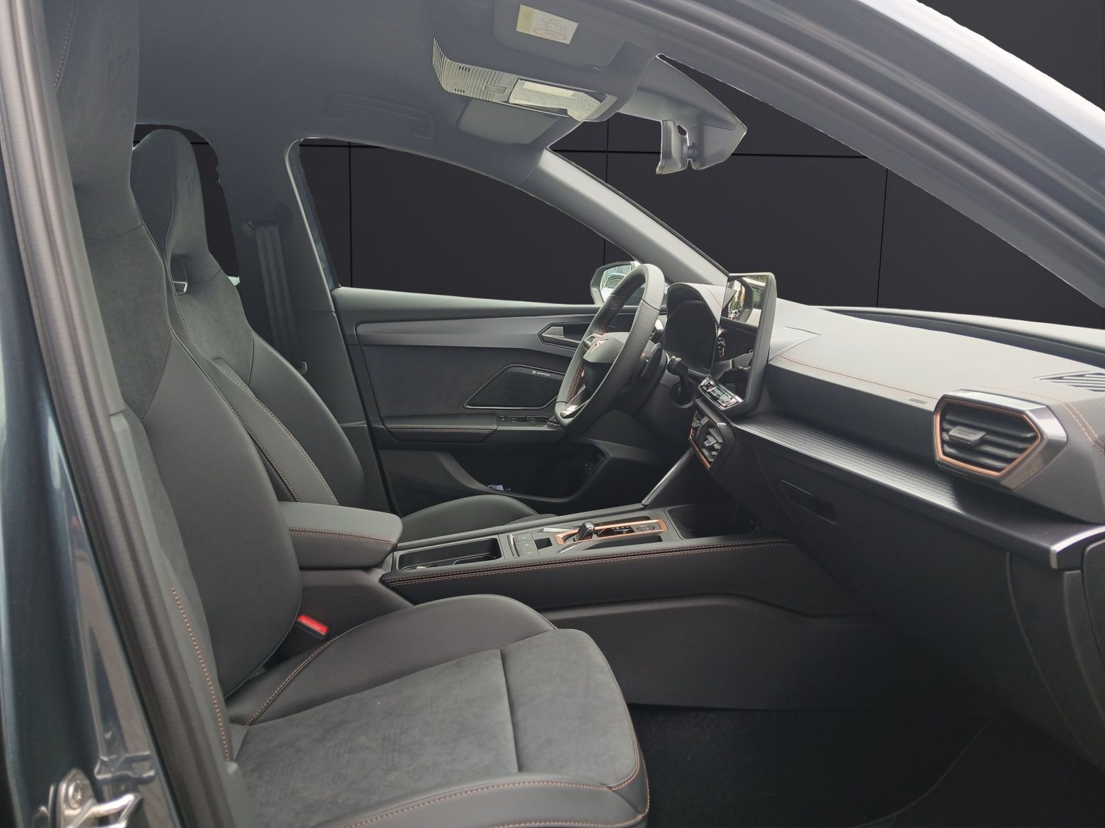 Fahrzeugabbildung CUPRA Leon Sportstourer VZ 1.5 e-Hybrid MATRIX AHK