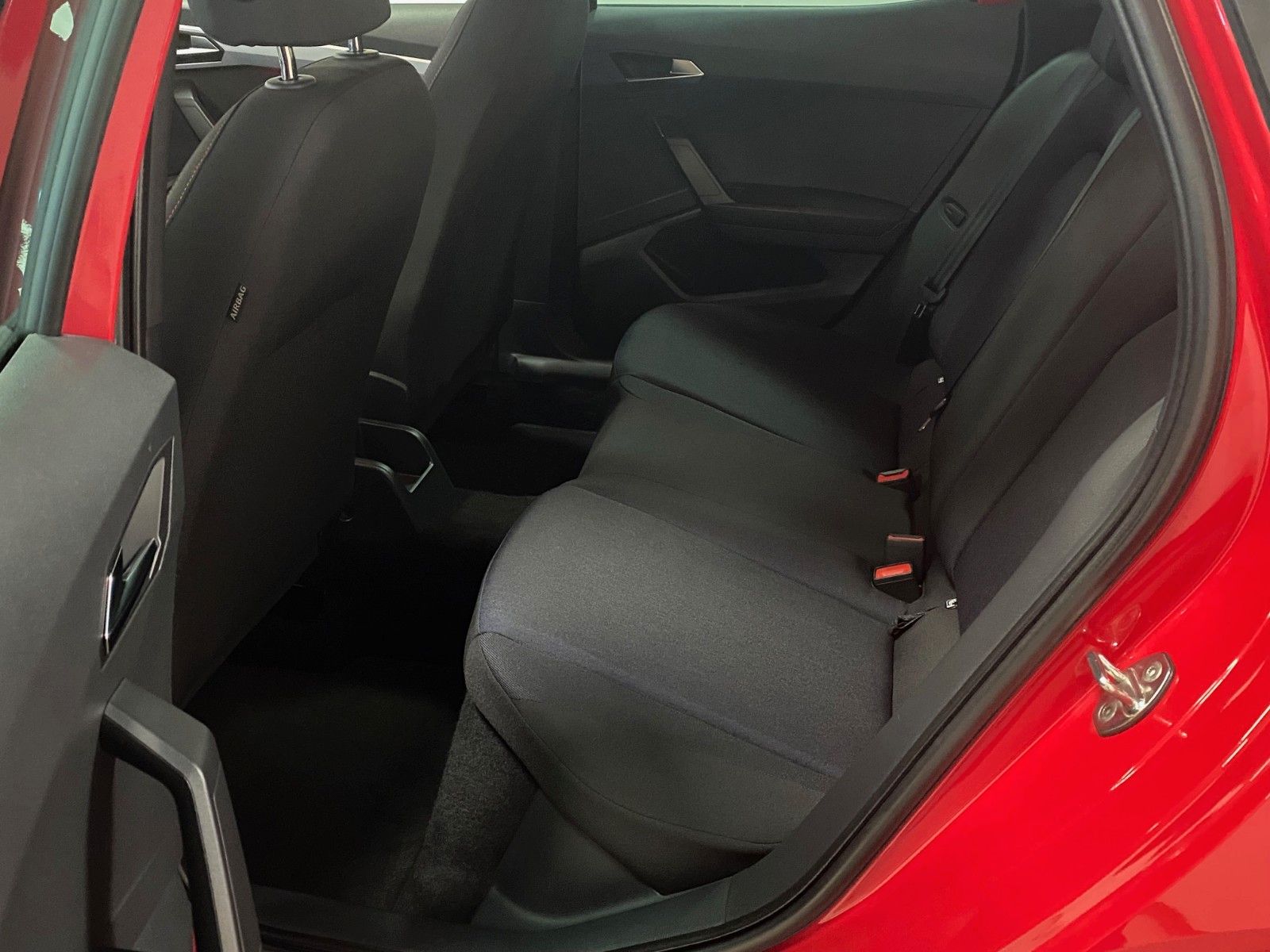 Fahrzeugabbildung SEAT Arona FR 1.0 TSI+NAVIGATION+ALLWETTER+WIRELESS+