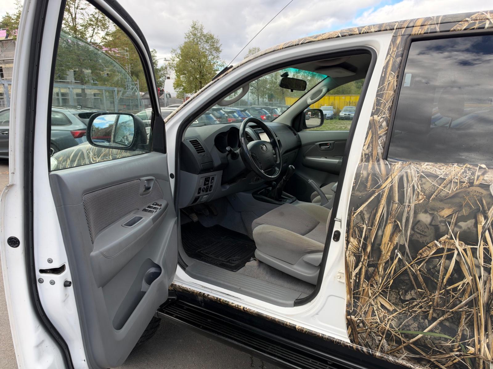 TOYOTA HILUX DOUBLE CAB LIFE 171 ch 4X4 BVM - TREUIL - ATTELAGE - 145000 km