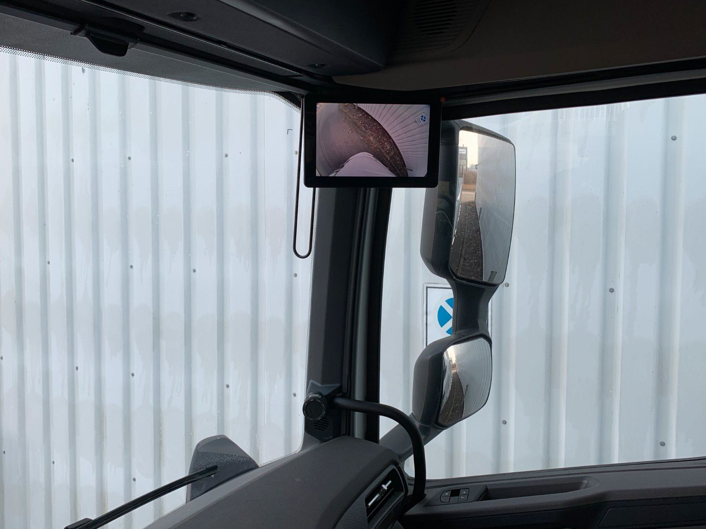 Fahrzeugabbildung DAF FAN XD 450 Baustoff mit Kran