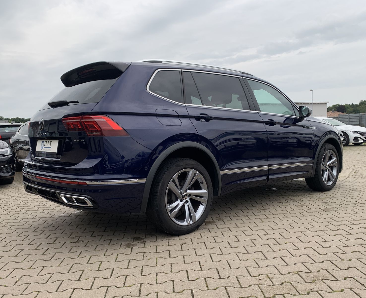 Fahrzeugabbildung Volkswagen Tiguan Allspace 2.0 TDI*R-Line*4Motion*AHK*Leder