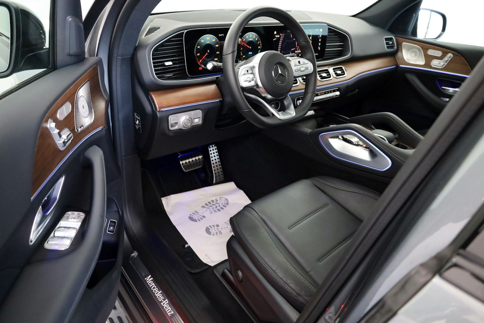 Fahrzeugabbildung Mercedes-Benz GLE 350e 4M AMG Leder,Navi,LED,PanDach,Night,360