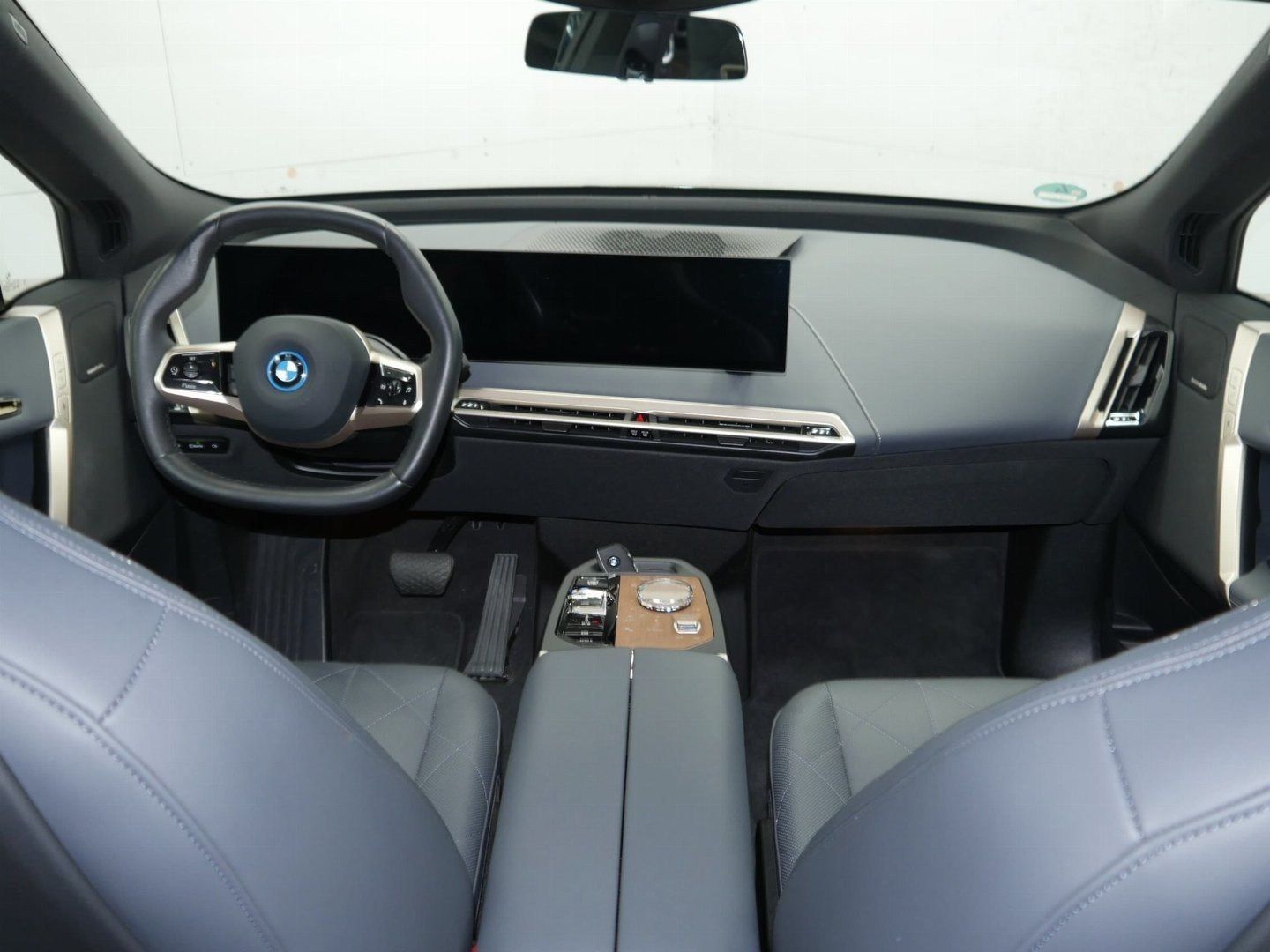 Fahrzeugabbildung BMW iX xDrive40 |Autobahnassistent |BMW Laserlicht |