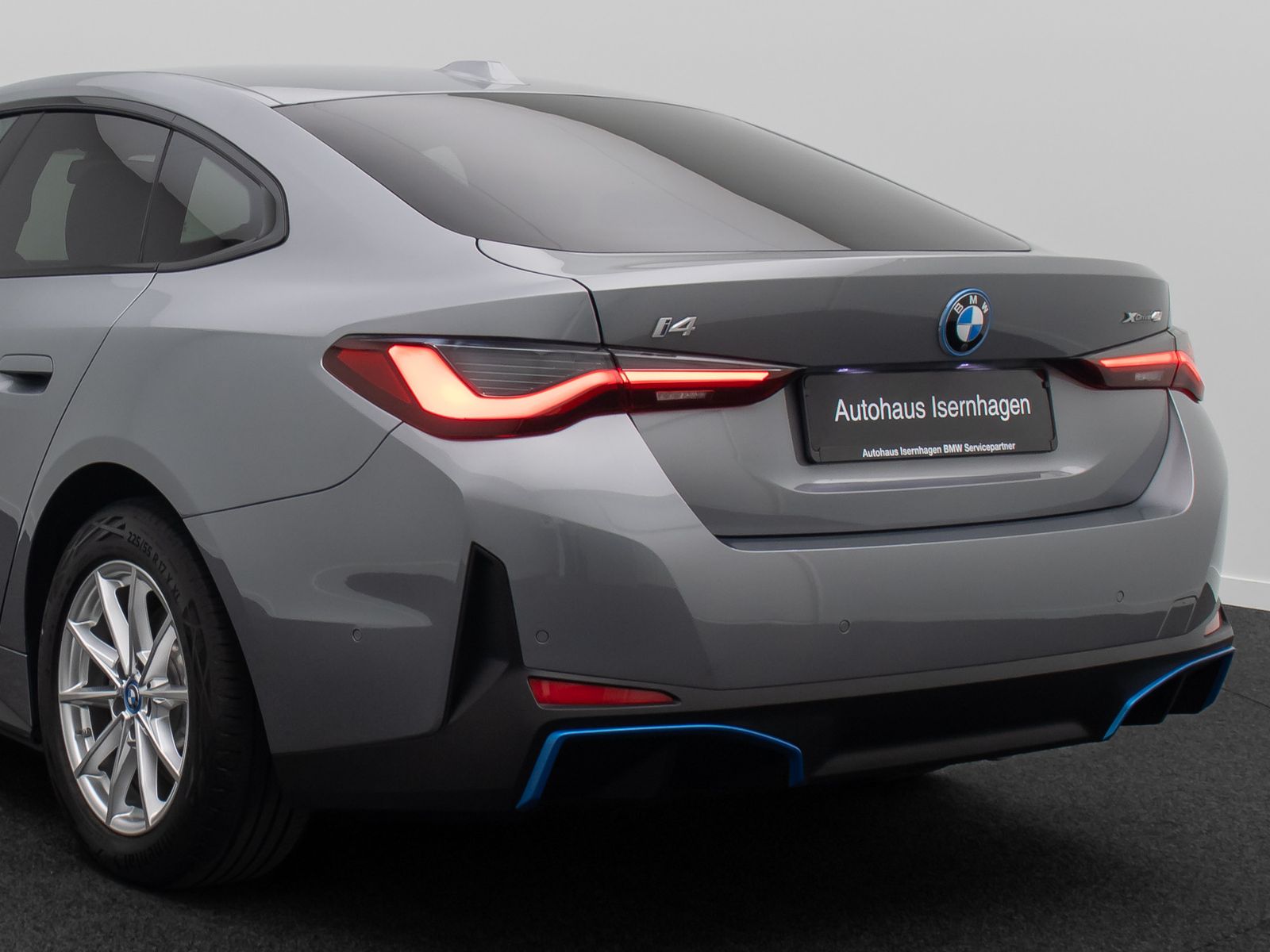 Fahrzeugabbildung BMW i4 eD40 GC Glasdach HiFi 360&deg; Alarm HUD AHK DAB
